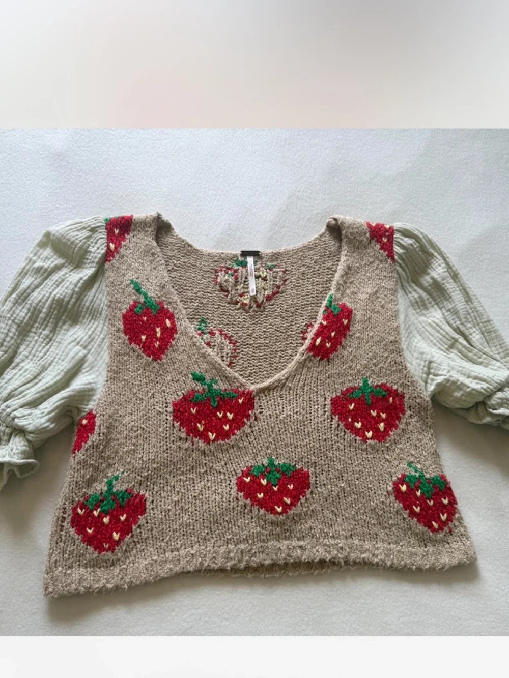 Free people Strawberry Intarsia V-Neck Cropped short sleeve Sweater - Red & Tan